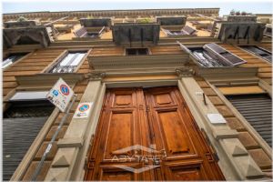 AFFITTASI NEGOZIO STORICO SAN SALVARIO CON VOLTE A VISTA