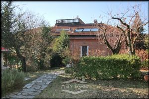 DIMORA STORICA RISTRUTTURATA CON PARCO E TERRAZZO