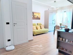 APPARTAMENTO RISTRUTTURATO CON DOPPI SERVIZI !