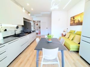 APPARTAMENTO RISTRUTTURATO CON DOPPI SERVIZI !