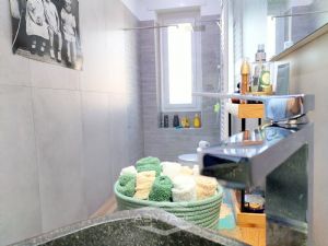 APPARTAMENTO RISTRUTTURATO CON DOPPI SERVIZI !