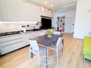 APPARTAMENTO RISTRUTTURATO CON DOPPI SERVIZI !