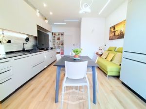 APPARTAMENTO RISTRUTTURATO CON DOPPI SERVIZI !