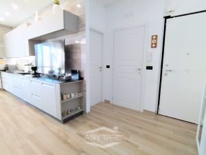 APPARTAMENTO RISTRUTTURATO CON DOPPI SERVIZI !