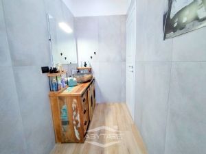 APPARTAMENTO RISTRUTTURATO CON DOPPI SERVIZI !