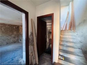 Villa indipendente bifamiliare con 1.700 mq di giardino, posizione unica sotto l’Ospedale