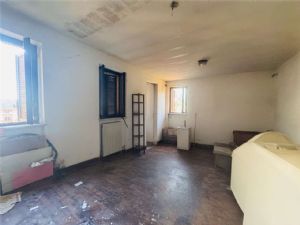 Villa indipendente bifamiliare con 1.700 mq di giardino, posizione unica sotto l’Ospedale