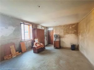 Villa indipendente bifamiliare con 1.700 mq di giardino, posizione unica sotto l’Ospedale