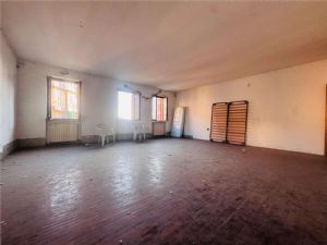 Villa indipendente bifamiliare con 1.700 mq di giardino, posizione unica sotto l’Ospedale