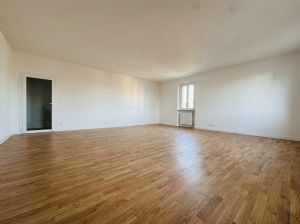 Villa indipendente bifamiliare con 1.700 mq di giardino, posizione unica sotto l’Ospedale