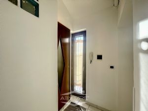 2 locali ristrutturato - libero subito