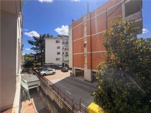 Trilocale pari al nuovo con ascensore e box auto