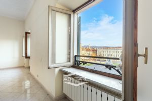 Piazza Carlina - Alloggio di ampia metratura libero subito!