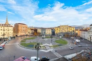 Piazza Carlina - Alloggio di ampia metratura libero subito!
