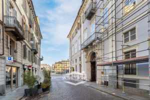 Piazza Carlina - Alloggio di ampia metratura libero subito!
