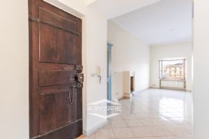 Piazza Carlina - Alloggio di ampia metratura libero subito!