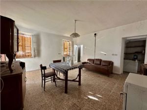 Cascina indipendente con 9.000 mq di terreno tra Valgera e Callianetto