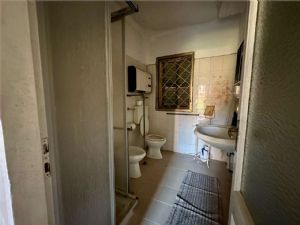 Cascina indipendente con 9.000 mq di terreno tra Valgera e Callianetto