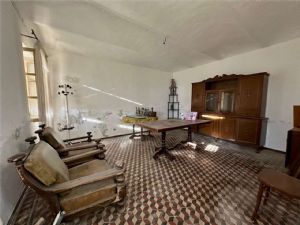 Cascina indipendente con 9.000 mq di terreno tra Valgera e Callianetto