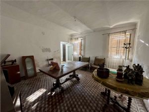 Cascina indipendente con 9.000 mq di terreno tra Valgera e Callianetto