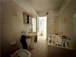 Cascina indipendente con 9.000 mq di terreno tra Valgera e Callianetto