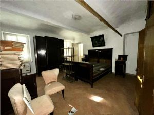 Cascina indipendente con 9.000 mq di terreno tra Valgera e Callianetto