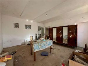 Cascina indipendente con 9.000 mq di terreno tra Valgera e Callianetto