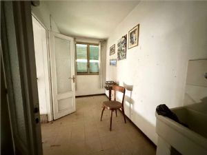 Cascina indipendente con 9.000 mq di terreno tra Valgera e Callianetto