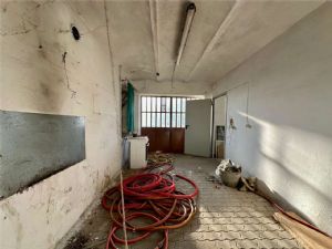 Cascina indipendente con 9.000 mq di terreno tra Valgera e Callianetto