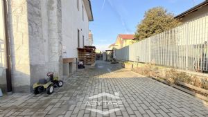 Appartamento in bifamiliare, con cortile privato
