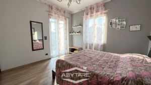 Appartamento in bifamiliare, con cortile privato