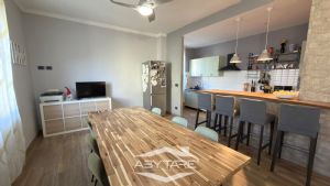 Appartamento in bifamiliare, con cortile privato