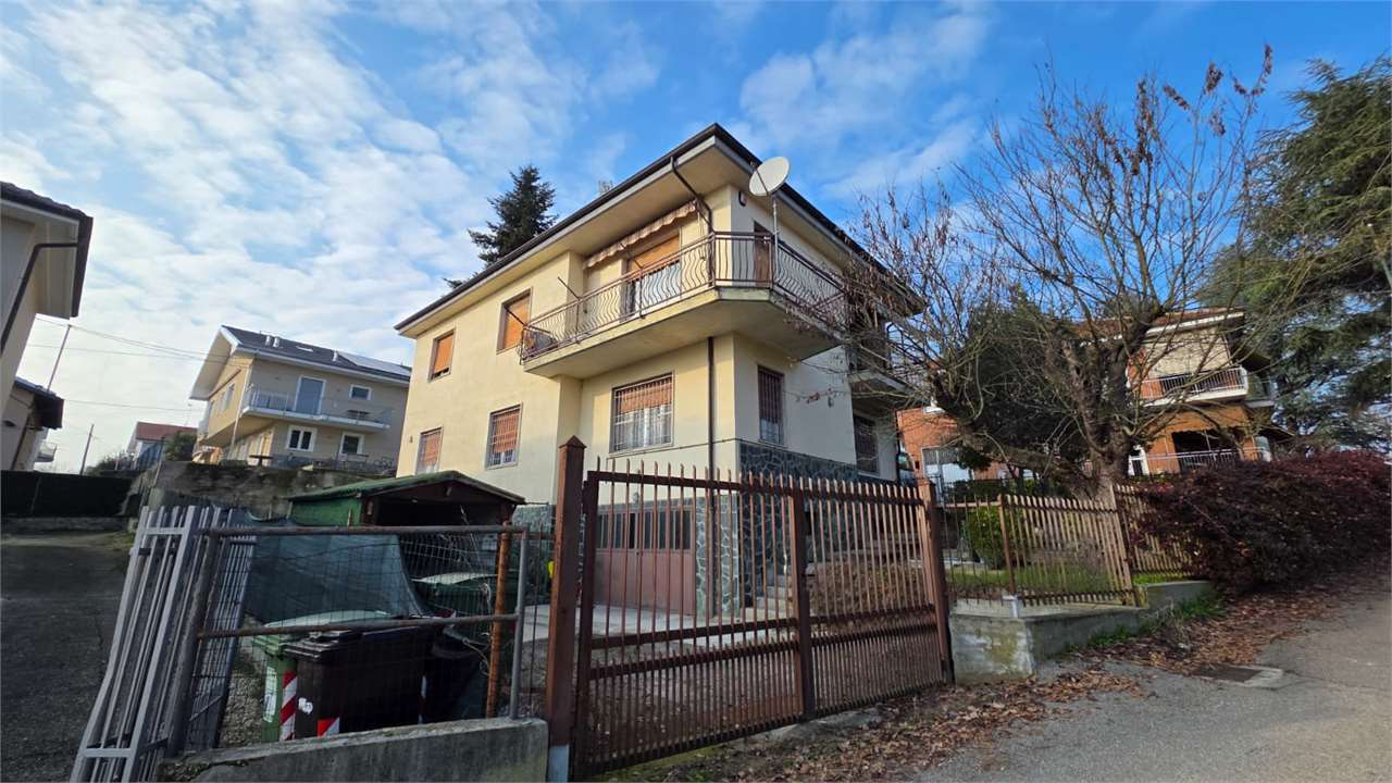 villa bifamiliare in zona ospedale