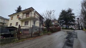 villa bifamiliare in zona ospedale