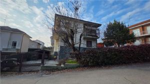 villa bifamiliare in zona ospedale