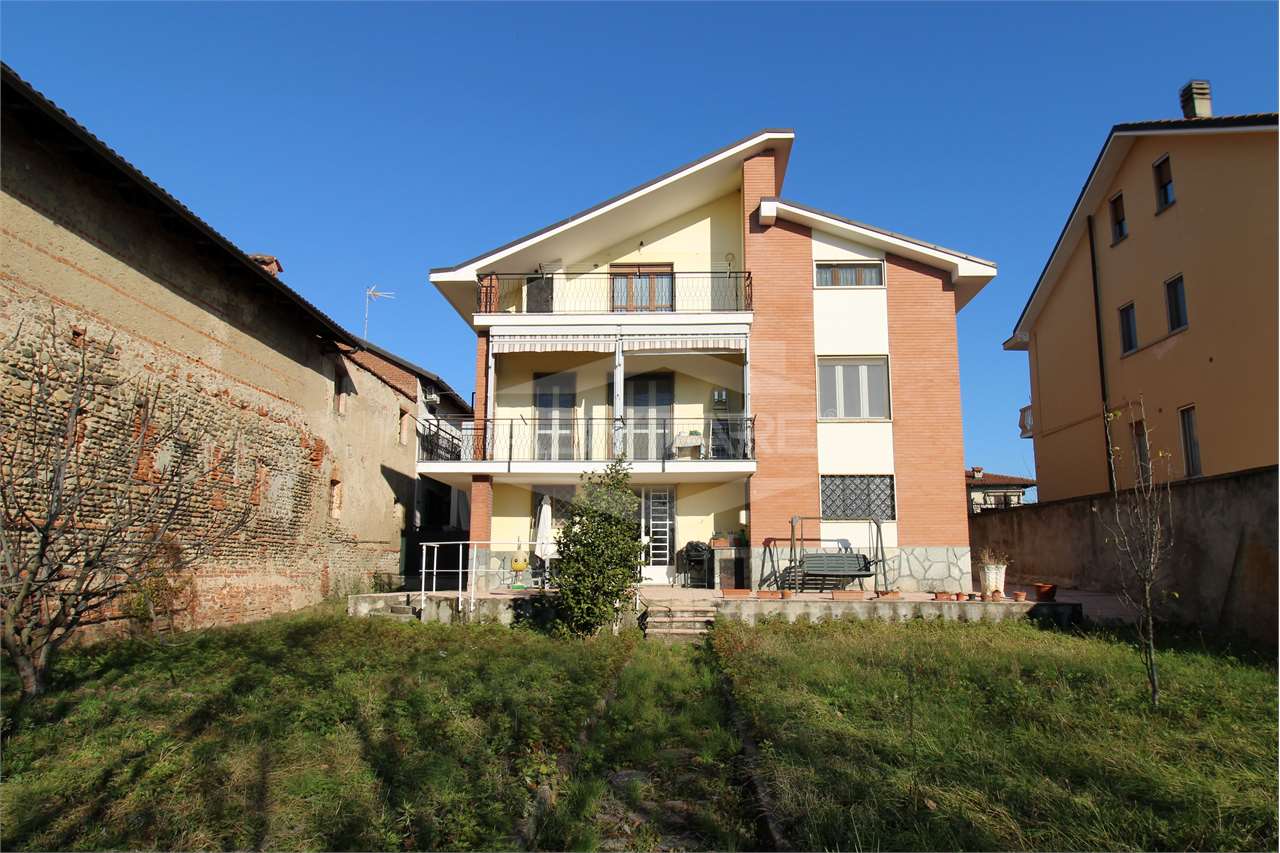 VILLA INDIPENDENTE CON AMPIO GIARDINO NEL CENTRO DI BEINASCO