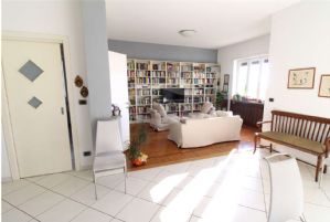 VILLA INDIPENDENTE CON AMPIO GIARDINO NEL CENTRO DI BEINASCO