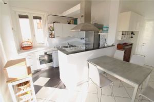 VILLA INDIPENDENTE CON AMPIO GIARDINO NEL CENTRO DI BEINASCO