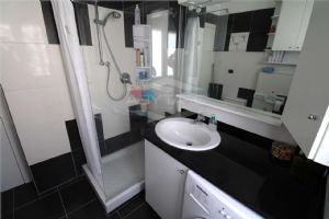 VILLA INDIPENDENTE CON AMPIO GIARDINO NEL CENTRO DI BEINASCO