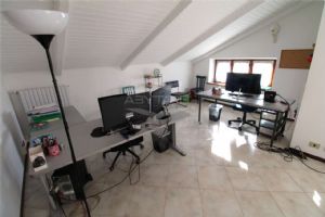 VILLA INDIPENDENTE CON AMPIO GIARDINO NEL CENTRO DI BEINASCO