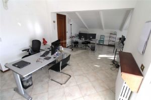 VILLA INDIPENDENTE CON AMPIO GIARDINO NEL CENTRO DI BEINASCO