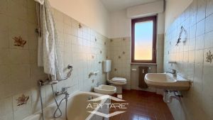 Appartamento quadrilocale con terrazzo in piccolo contesto