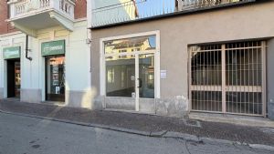 Locale commerciale in affitto, in posizione centrale