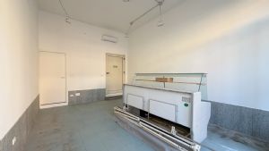 Locale commerciale in affitto, in posizione centrale