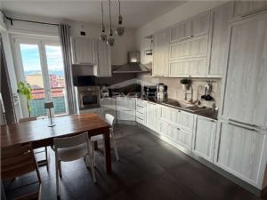 TRILOCALE PANORAMICO RISTRUTTURATO BEINASCO CENTRO