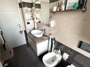 TRILOCALE PANORAMICO RISTRUTTURATO BEINASCO CENTRO