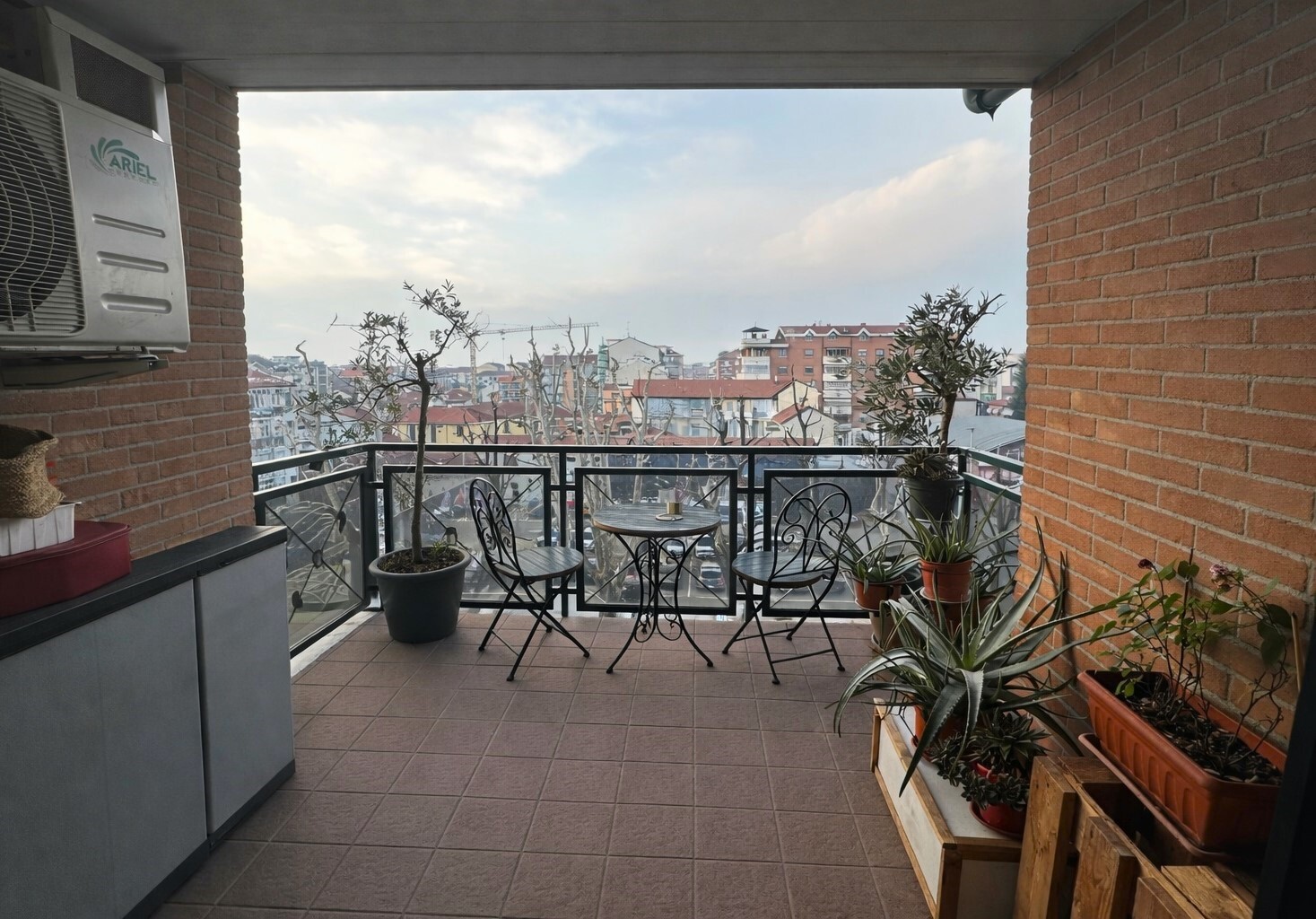 Vendesi bilivello con terrazzo in palazzina recente