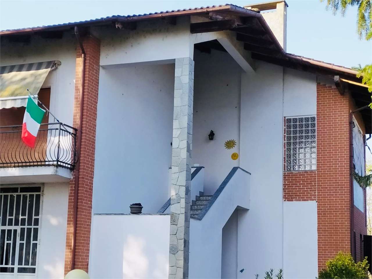COSTIGLIOLE D'ASTI -VILLA BIFAMILIARE CON GIARDINO PRIVATO