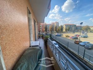 AMPIO TRILOCALE IN COMPLESSO SIGNORILE