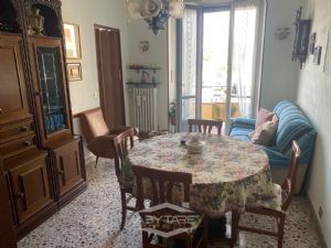 AMPIO TRILOCALE IN COMPLESSO SIGNORILE